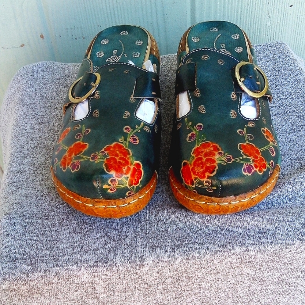 Saucony clogs